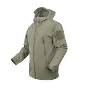 Veste Softshell camouflage à capuche en toile enduite, col montant, style streetwear, service OEM ODM, fabrication sur mesure, haute qualité, pour homme - Product Image 3