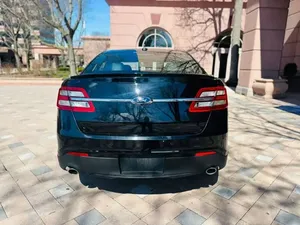 Ford Taurus 2019 en parfait état - Product Image 2