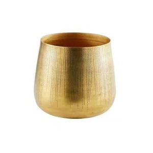 Florero decorativo artístico elegante de latón para decoración del hogar, mesa moderna para sala de estar y acento Interior de oficina - Product Image 1