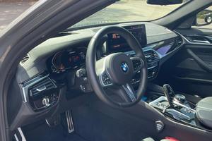 BMW M550i xDrive 2021 usado premium, con motor V8 biturbo y tracción en las cuatro ruedas (AWD) - Product Image 6