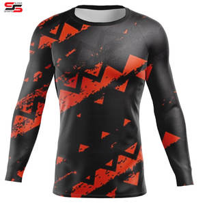 AeroFlow Rash Guard à manches longues avec un matériau extensible durable et à ajustement simplifié et un confort d'évacuation de la transpiration pour les athlètes actifs - Product Image 1