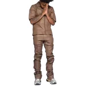 ชุดเสื้อเชิ้ตหนังแขนสั้นแบบซิปปักลายสกรีนตามสั่งสำหรับผู้ชาย และกางเกงขาบานทรงพองแบบซ้อนผ้า PU สำหรับผู้ชาย - Product Image 2