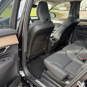 Volvo XC90 B6 Plus 2025 d'occasion en excellent état, thème lumineux, 7 places, prêt pour livraison mondiale - Product Image 5