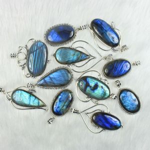 Pendentif en pierre précieuse Labradorite bleue naturelle Collier de créateur Bijoux Pendentif plaqué argent Collier en Labradorite bleue pour filles - Product Image 5