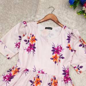 Hermoso vestido de verano con hermosos estampados de tela pura y rica - Product Image 6