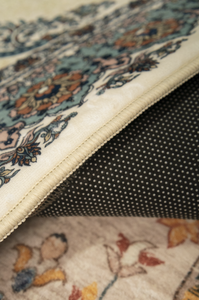 Tapis de prière rectangulaire persan de haute densité, 17 mm d'épaisseur, motif géométrique, poils plats, dos antidérapant en caoutchouc, polyester, fabrication mécanique - Product Image 2