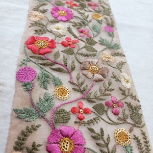 Lacets de travail en fil brodé sur mesure avec options multicolores en fil floral brodé de 2.5 pouces de largeur - Product Image 5