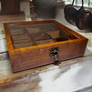 Caja de especias indias de madera con cuchara Masala Dabba Caja de madera Masala Namak Daani Sheesham Organizador de especias de madera Containe - Product Image 4