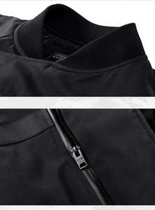 2023 venta al por mayor para hombres ropa universitaria chaqueta de bolsillo chaqueta de bombardero bordada para hombres chaqueta de invierno tela de poliéster liso teñido OEM - Product Image 3