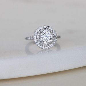 แหวนหมั้นผู้หญิงทรงกลมทรงกลมรัศมีคู่ - Product Image 4