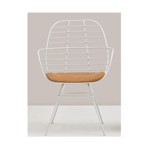 Chaises en fil métallique couleur or au design classique, mobilier de maison fabriqué à la main, look moderne, chaise d'appartement d'excellente qualité - Product Image 2