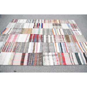 พรมปูพื้นลายต่อผ้าสไตล์ตุรกี ขนาด 5.5x7.5 ฟุต สีขาวลายตาราง วินเทจ ทำจากขนสัตว์ - Product Image 4