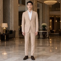 Costume homme beige camel, simple boutonnage, deux boutons, revers cranté, poches à rabat, boutons en corne, costumes d'affaires pour homme, sur mesure MTM