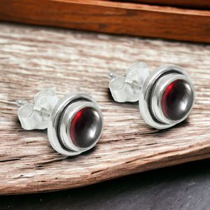 เครื่องประดับพลอยเกิดเดือนมกราคม 925 เงินสเตอร์ลิงธรรมชาติโกเมนสีแดงพลอยทรงกลมต่างหูสตั๊ดราคาขายส่งซัพพลายเออร์ - Product Image 1