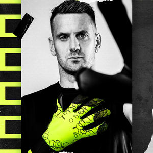 2025 nuevo diseño guantes de portero de fútbol profesional látex con protección para los dedos para niños adultos tendencia de fútbol - Product Image 3