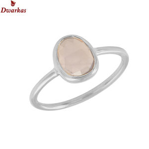 Elegante anillo clásico de plata de ley 925 con cuarzo lila de forma especial para damas y niñas, disponible en stock. - Product Image 1