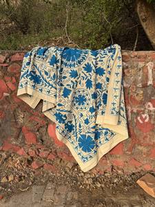 Colcha Suzani Bordada a Mano Colorida – Colcha Estilo Uzbeko, Manta de Algodón Floral, Decoración Boho para Dormitorio y Habitación de Invitados - Product Image 3
