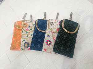 Pochettes mobiles brodées à la main pour femmes cadeaux de mariage indien, cadeaux de fête, cadeaux de retour, pochette d'utilisation rakhi et festive - Product Image 3