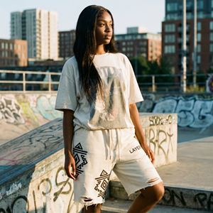 Shorts Bermuda de Algodón Ecológicos Personalizados para Mujer, Corte Regular, Cintura Alta, Cierre con Cordón, Estilo Desgastado, Ropa Deportiva Informal para Calle - Product Image 5