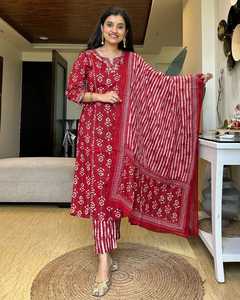 ชุดมิดิทรงบานหรูหราพร้อมกางเกง kurti พิมพ์ดิจิตอลสัมผัสแบบดั้งเดิมสำหรับงานแต่งงานตรงออกมาจากชุดภาพยนตร์ในฝัน - Product Image 3