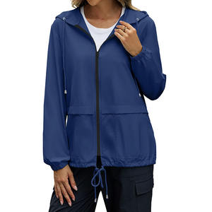 Combinaisons de pluie légères et respirantes en gros pour femmes en plein air col à capuche imperméable couleur unie combinaison de pluie pour femmes - Product Image 4