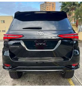Fortuner Híbrido SUV 2024 USADO EN EXCELENTES CONDICIONES con Caja de Cambios Automática, Volante a la Izquierda, Interior de Cuero, Neumáticos R17 - Product Image 4