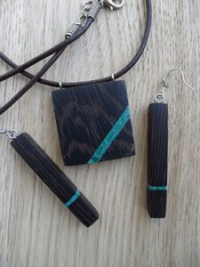 ESTHÉTIQUE BOIS STRIKING WARMTH DANGLES Gold Foil Black White Resin Heart Shape Earrings Square Round Geometric Wooden Resin - Product Image 2