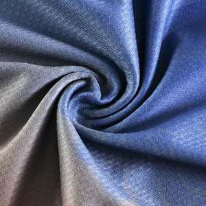 เสื้อฟุตบอลผ้าโพลีเอสเตอร์น้ำหนักเบาระบายอากาศได้ดีแห้งเร็วเสื้อผ้าฝึกสีและโลโก้ตามสั่ง - Product Image 6