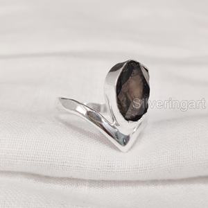 แหวนเงินแท้ 925 ประดับพลอยควอตซ์สโมคกี้ดิบธรรมชาติทรงมงกุฎ สำหรับผู้หญิง เหมาะสำหรับเป็นของขวัญวันครบรอบ - Product Image 1