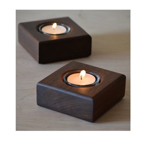 Porte-bougie en bois moderne avec un design minimaliste et épuré, offrant une lumière chaude et apaisante, idéal pour une décoration intérieure paisible et relaxante. - Product Image 6