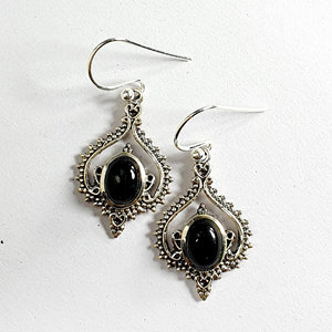Boucles d'oreilles pendantes en onyx noir, 4,7 grammes, forme goutte d'eau - Product Image 1