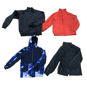 Abbigliamento Sportivo Usato di Marca Internazionale di Seconda Mano per Uomo e Donna in Balle per il Vietnam - Product Image 1