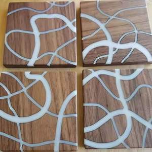 Sous-verres faits à la main en résine époxy violet et magenta de haute qualité pour thé et boissons - Product Image 5