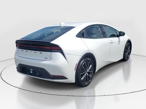 Nouveautés à prix réduits! Voiture d'occasion Priux XLE FWD 2L hybride CVT 2023 avec sièges en cuir et hayon - Product Image 6