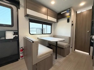 Autocaravana Usada Ve-n-t-u-re Rv Sonic 190VRB Modelo High Country 2025 con Equipamiento de Alta Gama Disponible para la Venta - Product Image 2
