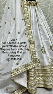 Lehenga choli ปาร์ตี้ที่มีการเย็บปักถักร้อย zari ทำงานและ dori - Product Image 5