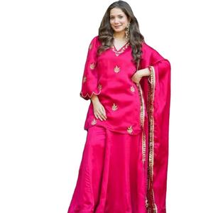 Nouvel ensemble Salwar Kameez / Kurti pakistanais en pur coton, coupe Alia, avec broderie et travail Sikvans, pour le Ramadan et l'Aïd. - Product Image 1