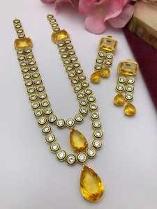 Ensemble de collier Kundan de qualité supérieure pour femmes bijoux ethniques cloutés en pierre idéal pour les vêtements décontractés, les fonctions de fête et les looks de fête - Product Image 4