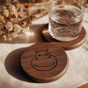 Posavasos de madera de acacia hecho a mano con diseño personalizado y logotipo grabado con láser - Product Image 1