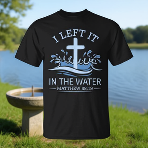 T-shirt in cotone cristiana con tema battesimale, ricamo a punto croce e lavorazione a mano 'I Left IT in Water' - Product Image 2