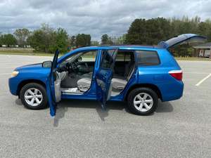 Toyota Highlander Base 4WD 2008 / Disponible à la vente avec faible kilométrage, moteur essence / Véhicule d'occasion en excellent état et sans accident - Product Image 5