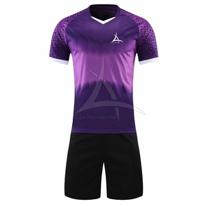 Tenue de football pour homme à manches courtes avec short assorti, respirante, légère, 100% polyester pour toutes les saisons - Product Image 1
