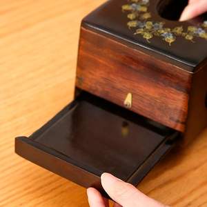 Soporte de caja de pañuelos de madera con aspecto vintage y superficie pulida Caja de pañuelos de madera de lujo con patrón de incrustaciones de latón decorativo - Product Image 5