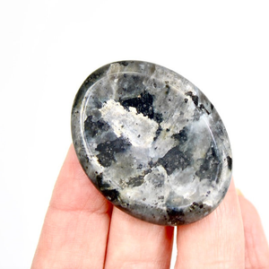 Feng Shui & Fairy Style Pulgar de cristal pulido Natural Larvikite Piedras preciosas curativas Piedra semipreciosa Artesanía para Palm Worry Stone - Product Image 3