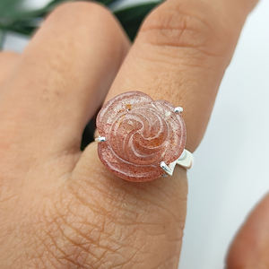 กำไลข้อมือทำมือ925เงินสเตอร์ลิงสีชมพูเวอร์เมลสตรอเบอรี่สลักลายดอกกุหลาบดอกกุหลาบพร้อมการตั้งค่าง่ามแหวนดอกไม้ที่สง่างาม - Product Image 3