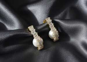 Boucles d'oreilles élégantes en pierres pleines en or pour femmes et occasions festives - Product Image 3