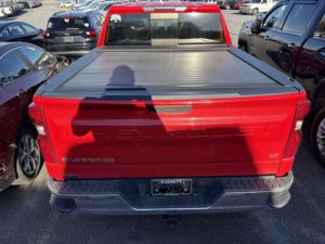 Chevrolet Silverado 1500 4WD Crew Cab 147 LT d'occasion propre, modèle 2020 - Product Image 6