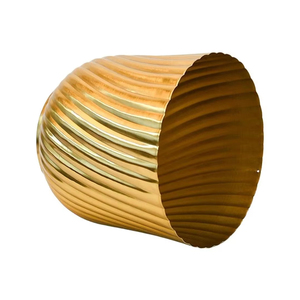 Maceta de Metal de Estilo Vintage para Decoración del Hogar Clásica y Centro de Mesa con Impresionante Exhibición Floral - Product Image 1