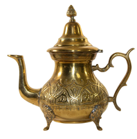 Théière traditionnelle en laiton faite à la main gravure florale complexe Vintage Style arabe poignée incurvée pieds ornés Antique décoratif