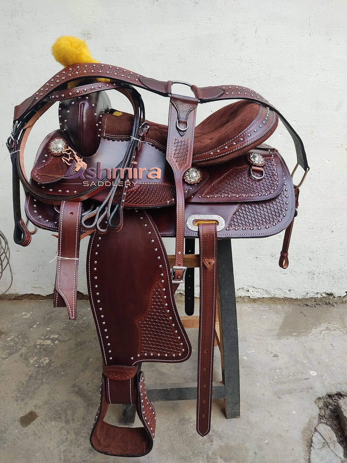 สีน้ำตาลเข้ม